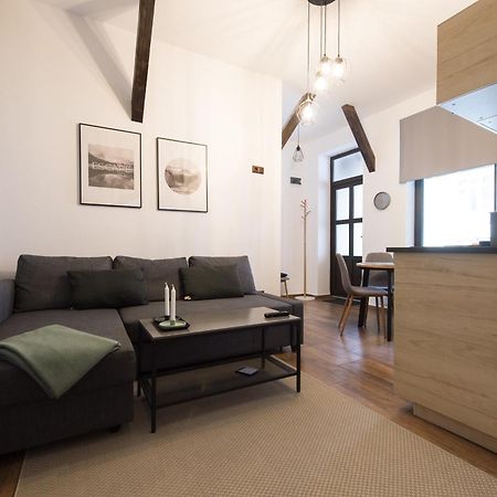 Lovely Brasov Flat With Patio And Mountain Views Zewnętrze zdjęcie