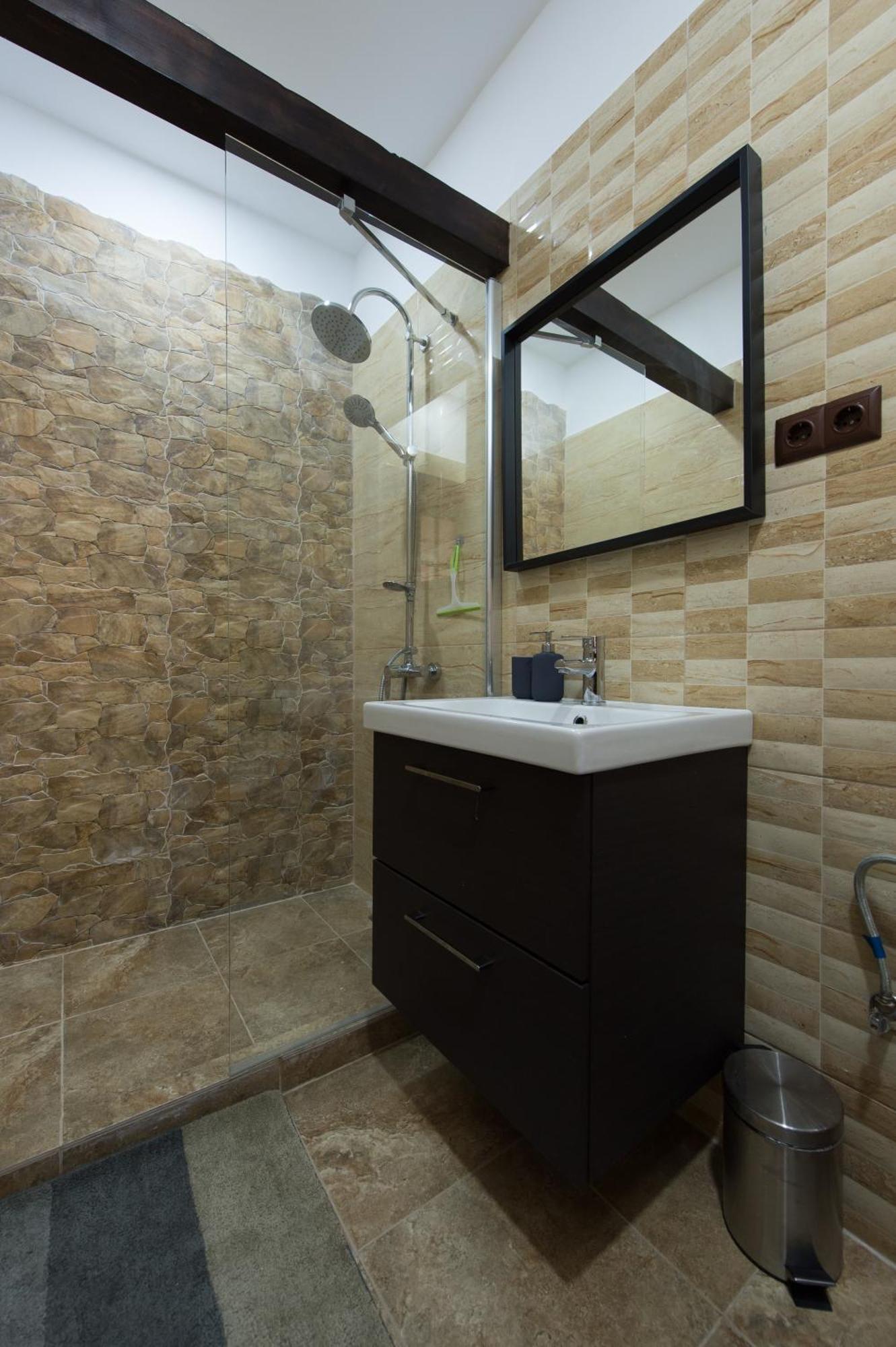 Lovely Brasov Flat With Patio And Mountain Views Zewnętrze zdjęcie