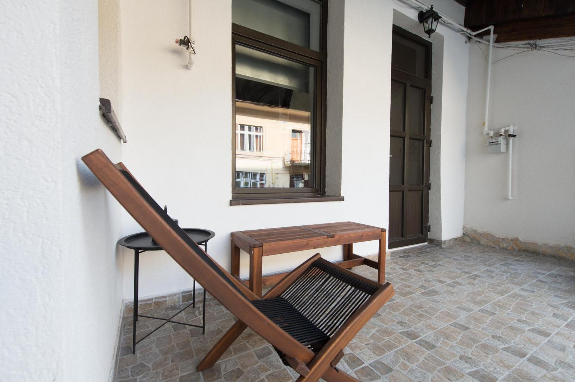 Lovely Brasov Flat With Patio And Mountain Views Zewnętrze zdjęcie