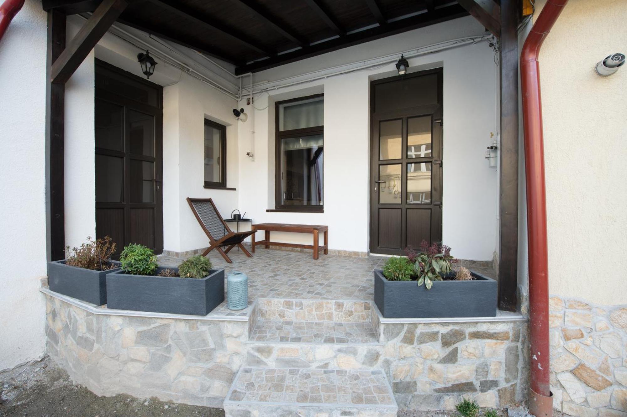 Lovely Brasov Flat With Patio And Mountain Views Zewnętrze zdjęcie
