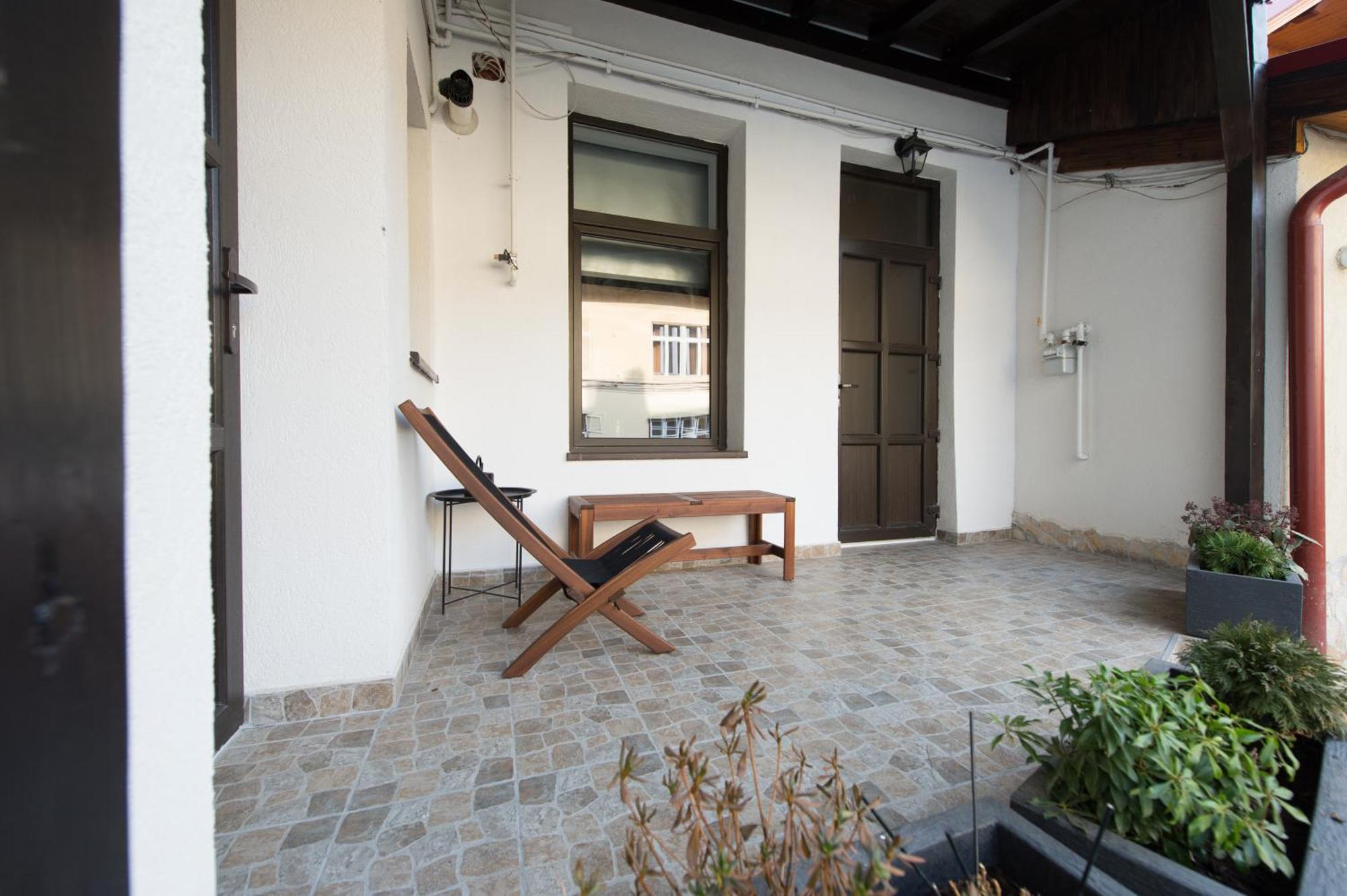 Lovely Brasov Flat With Patio And Mountain Views Zewnętrze zdjęcie