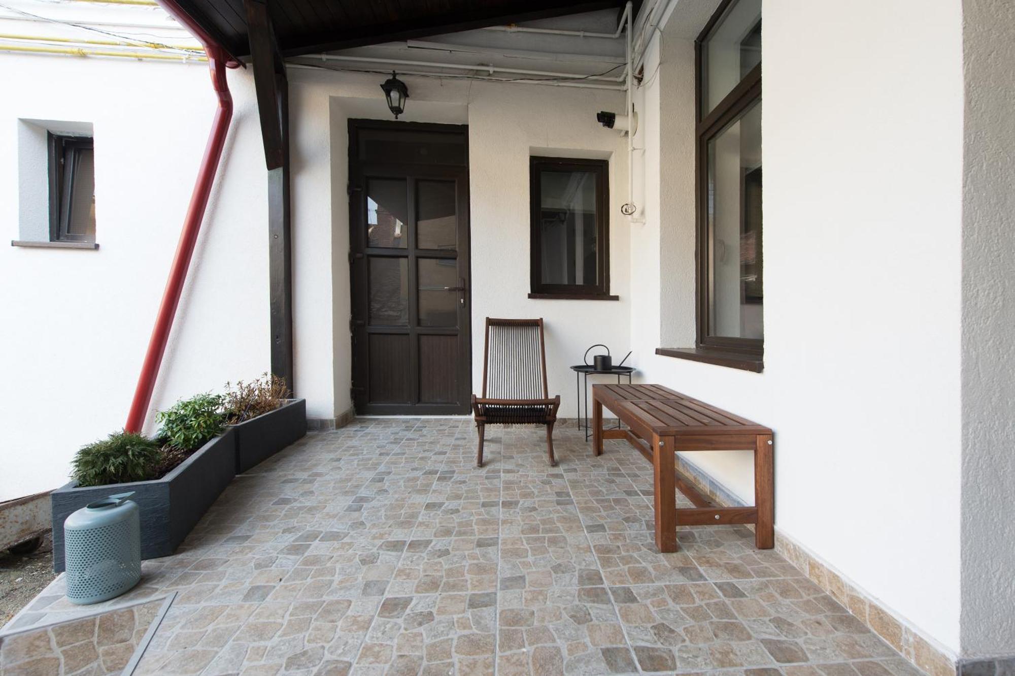 Lovely Brasov Flat With Patio And Mountain Views Zewnętrze zdjęcie