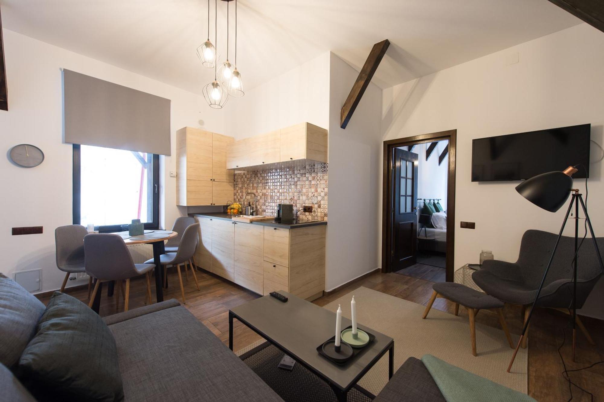 Lovely Brasov Flat With Patio And Mountain Views Zewnętrze zdjęcie