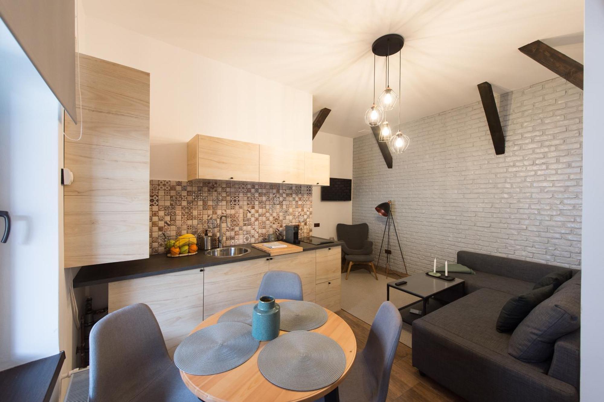 Lovely Brasov Flat With Patio And Mountain Views Zewnętrze zdjęcie