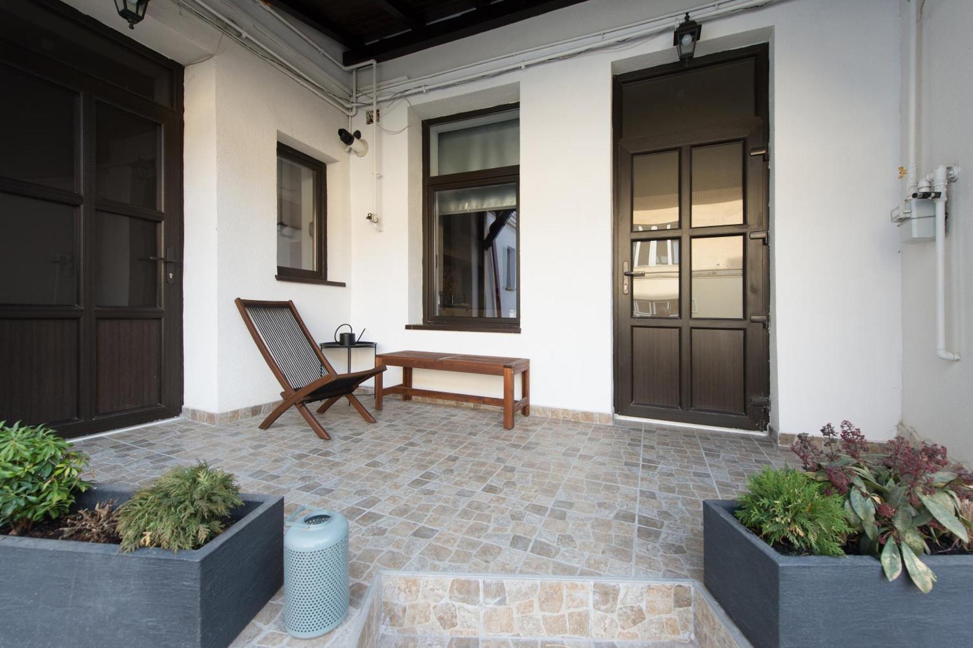 Lovely Brasov Flat With Patio And Mountain Views Zewnętrze zdjęcie