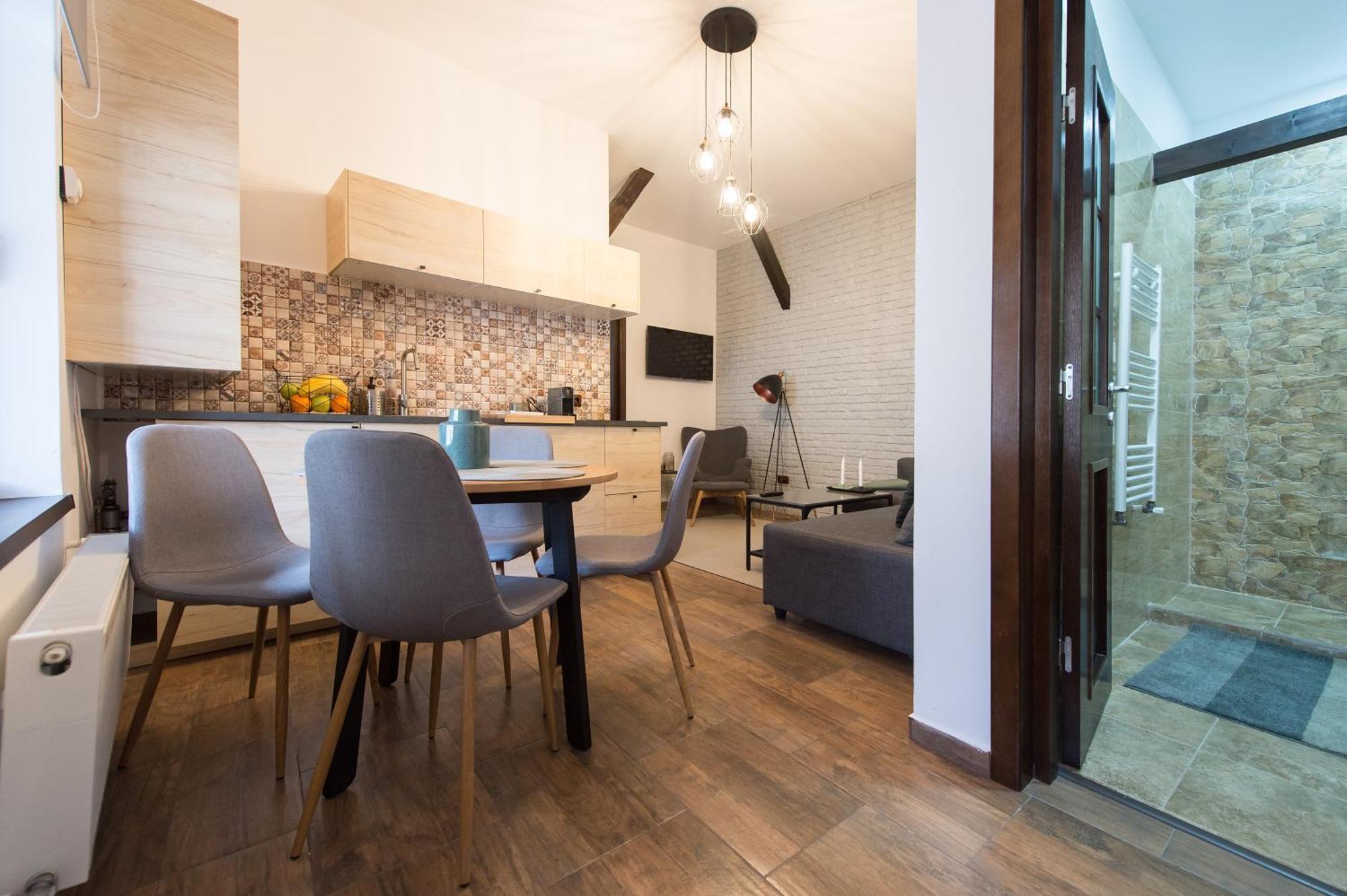 Lovely Brasov Flat With Patio And Mountain Views Zewnętrze zdjęcie