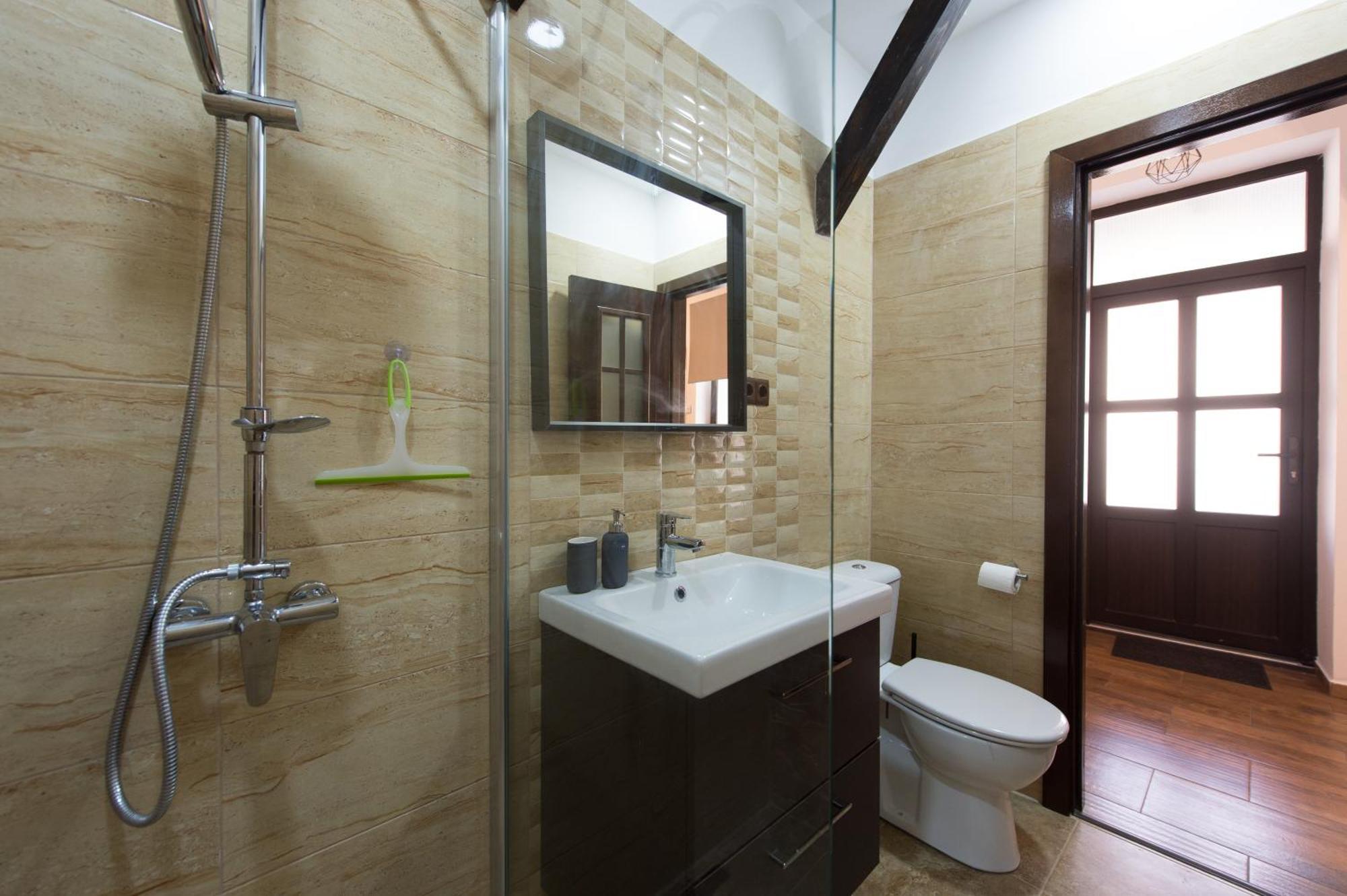 Lovely Brasov Flat With Patio And Mountain Views Zewnętrze zdjęcie